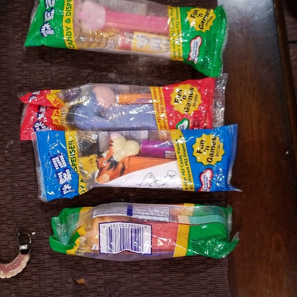 Winnie the pooh and friends pez. Original never opened